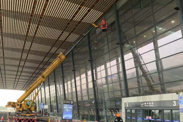 龙文玻璃幕墙维护和保养